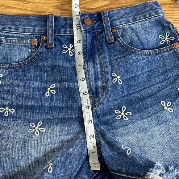 MADEWELL EMBROIDERED DAISY SHORTS size 24 - Picture 5 of 6